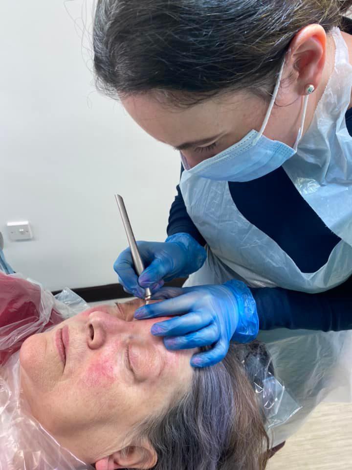 Sara microblading a clients brows